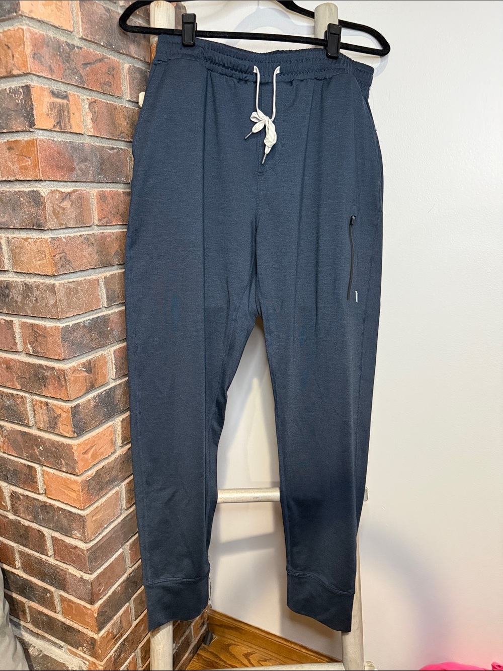 Vuori Performance Joggers | Navy | Men’s M | EUC
